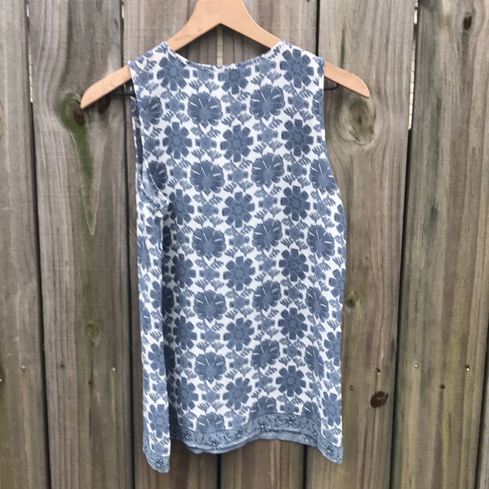 Claire & Violet Blue & White Sleeveless Ruffle Front Top - Size Women's Small - Picture 5 of 5